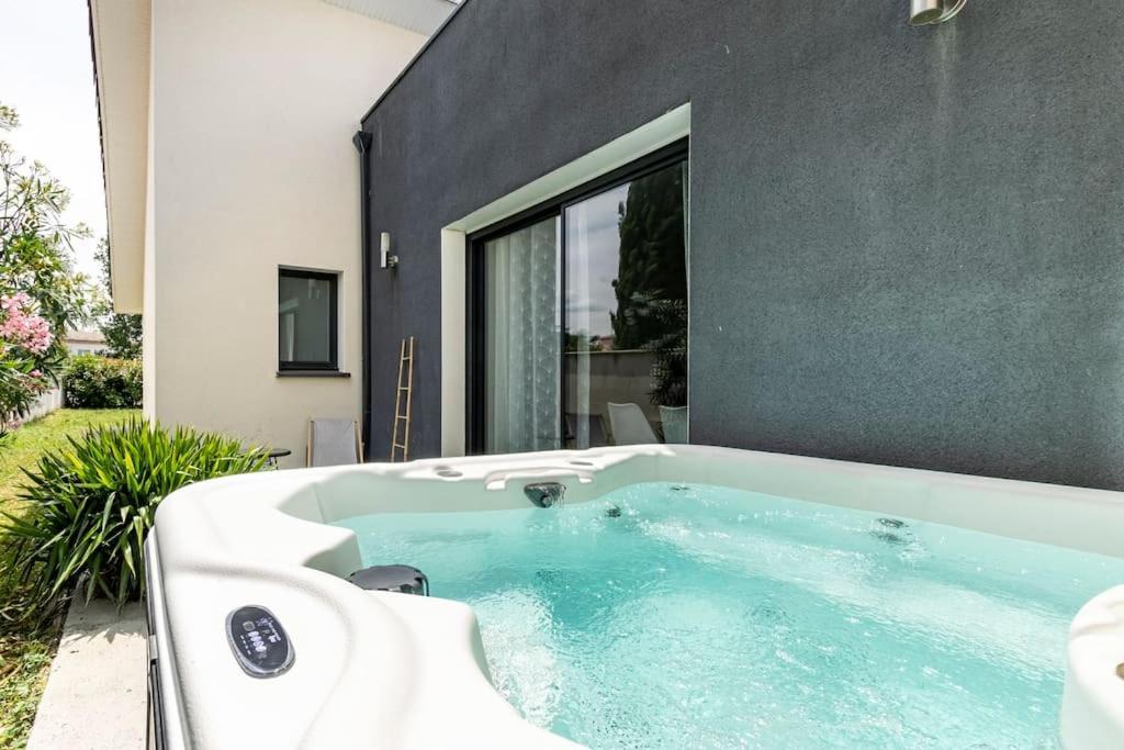 Villa Des Rives Du Tarn Avec Jacuzzi Montans 외부 사진